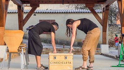 Descubre la Cinecicleta y su nueva gira por España, 'Cine a la fresca' noticias imagen