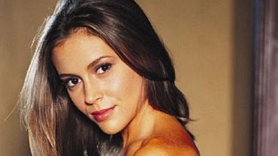 Alyssa Milano se viste como una criada de 'The Handmaid's Tale' para protestar contra Trump noticias imagen