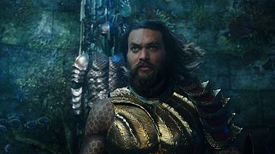 'Aquaman': Jason Momoa se divierte con su figura en miniatura 