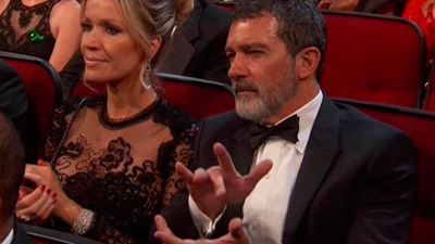 El aplauso de Antonio Banderas en los Emmy que nadie entendió