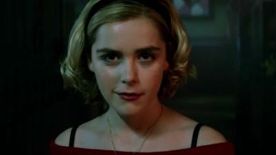 Kiernan Shipka y Salem no han sido buenos amigos en 'Las escalofriantes aventuras de Sabrina'