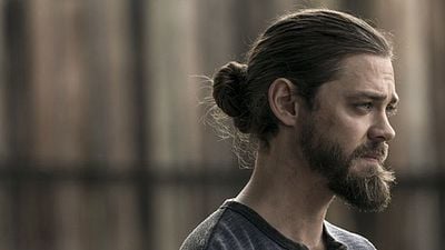 Tom Payne quiere volver como zombi, pero no a 'The Walking Dead' noticias imagen