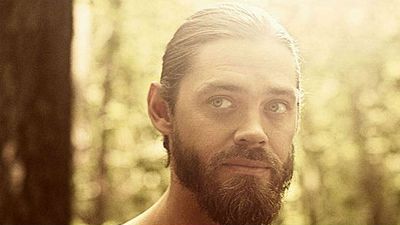'The Walking Dead': Tom Payne sugiere que habrá un episodio 'flashback' detallando la salida de Maggie noticias imagen