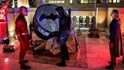 'Gotham' no dejó usar la 'Bat Señal' en 'Elseworlds' noticias imagen