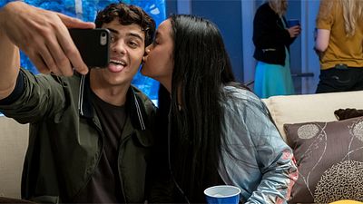 Lana Condor y Noah Centineo firmaron un pacto que les prohíbe tener una relación sentimental noticias imagen