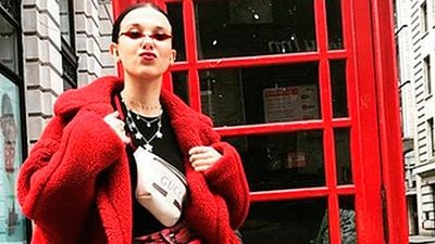 Millie Bobby Brown se retracta tras defender al protagonista de 'You' noticias imagen