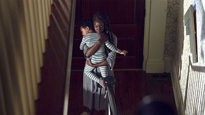 'The Walking Dead' mostrará a Michonne embarazada en 'Scars' (9x14) noticias imagen