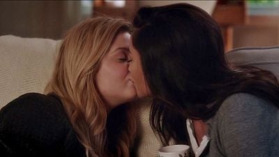 'Pretty Little Liars: The Perfectionists' revela qué separó a Emily y Alison noticias imagen