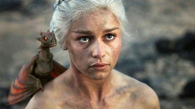 Emilia Clarke asegura que recibe "mucha mierda" por sus desnudos en 'Juego de tronos' noticias imagen