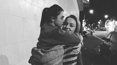 Sophie Turner se casará este verano, con Maisie Williams como su dama de honor noticias imagen