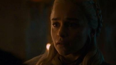 'Juego de Tronos': Emilia Clarke defiende la reacción de Daenerys ante el bombazo sobre Jon Nieve noticias imagen