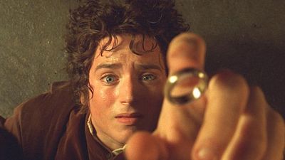 A Elijah Wood le parece "una locura" el dinero que han gastado en la serie de 'El Señor de los Anillos' noticias imagen