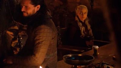 Al equipo de 'Juego de tronos' se le ha colado un vaso de plástico de Starbucks noticias imagen