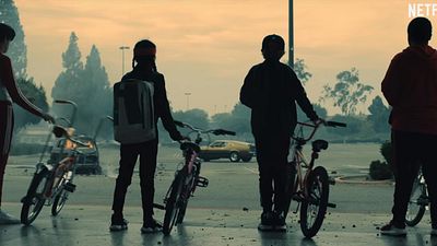 Tráiler de 'Campamento alienígena', la nueva película de Netflix al más puro estilo 'Stranger Things' noticias imagen