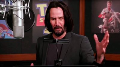 Keanu Reeves graba sus frases para 'Toy Story 4' en un vídeo que ha encantado a Chris Evans