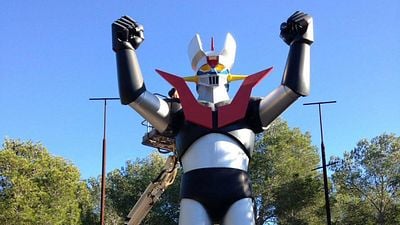 Pelotazos inmobiliarios, facturas invisibles y una fama tardía. Esta es la historia de la estatua gigante de Mazinger Z que hay en Tarragona
 
 noticias imagen