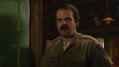 El final de la tercera temporada de 'Stranger Things' "es una obra maestra" según David Harbour noticias imagen