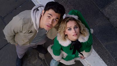 Tráiler español de 'Last Christmas', con Emilia Clarke y Henry Golding, a ritmo de George Michael noticias imagen
