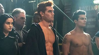 ‘Riverdale’: K. J. Apa confiesa que está cansado de hacer ejercicio para salir sin camiseta noticias imagen