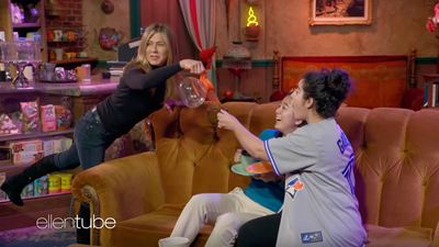 'Friends': Jennifer Aniston sorprende a fans de la serie y sus reacciones son impagables