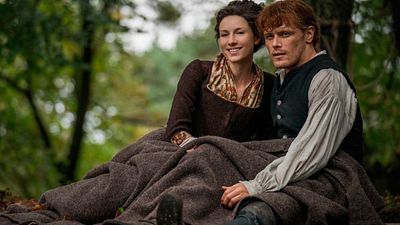 'Outlander': Todas las parejas que se llamen Jamie y Claire podrán tener una parcela gratis en Escocia y un título honorífico noticias imagen