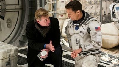 Christopher Nolan responde a las declaraciones de Anne Hathaway de que no permite sillas en sus rodajes noticias imagen