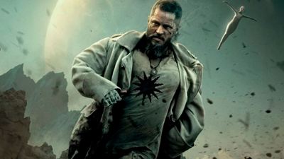 'Raised by Wolves': Esta es la razón por la que Travis Fimmel ha vuelto a una serie tras ‘Vikingos’