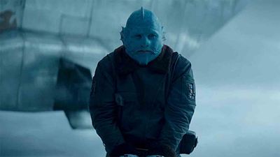 Tras la máscara del Mythrol en 'The Mandalorian' (Disney+): así es el actor que encarna al aliado azul del Din Djarin