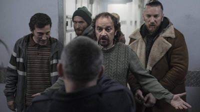 Clases de apnea, grupos de WhatsApp... 10 anécdotas locas de 'Bajocero', el 'thriller' español de Netflix que bate récords