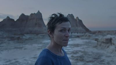 'Nomadland': 5 meses en ruta en una autocaravana y trabajo como cajera. Así se convirtió Frances McDormand en Fern