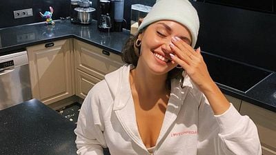 Hande Erçel en su entrevista más personal: las malas críticas, su verdadera pasión y qué hacer en los días tristes noticias imagen