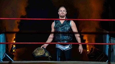 Stephen Amell 'Heels': "Si me ofrecen una oportunidad interesante para dar a los fans de Arrow, seguro que la valoraría"  noticias imagen