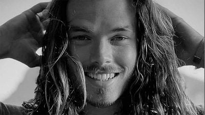 Así es Sam Corlett, el (casi) desconocido heredero de Travis Fimmel en la sucesora de 'Vikingos' noticias imagen