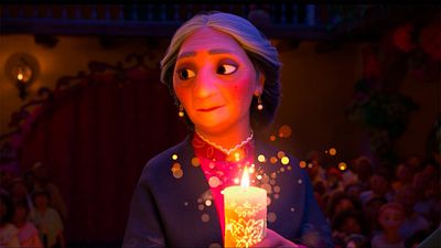 'Encanto': El director desmiente una popular teoría sobre Mirabel, la abuela Alma y la vela de los Madrigal