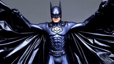 Tim Burton critica la decisión de ponerle pezones a Batman tras abandonar la saga: "Que os jodan" noticias imagen