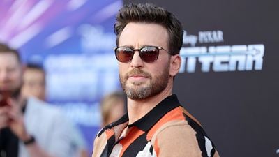 "Son idiotas". Chris Evans responde a las críticas homófobas por el beso lésbico de 'Lightyear'