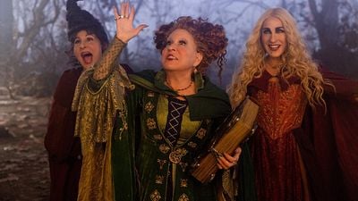 "Se me olvidó que tenía que decir algo". Cuando te toca ayudar a Bette Midler en 'El retorno de las brujas 2' y te quedas en blanco