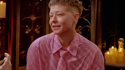 "Siento tanta vergüenza": la estrella de 'La Casa del Dragón' Emma D'Arcy reacciona al meme viral del Negroni Sbagliato noticias imagen