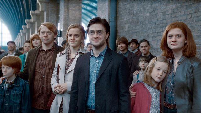 Chris Columbus quiere llevar al cine 'Harry Potter y el legado maldito' con el reparto original: "Es mi pequeña fantasía"