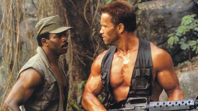 Arnold dando caza a Depredador al mejor precio: Amazon tiene las cuatro películas de la saga en formato Blu-ray a un precio brutal