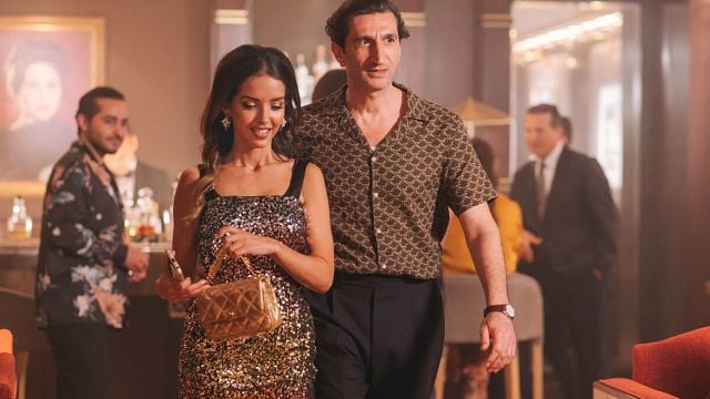 La crítica se rinde ante el humor ácido de 'Águilas de El Cairo': el cierre de una trilogía que merece mucho la pena noticias imagen