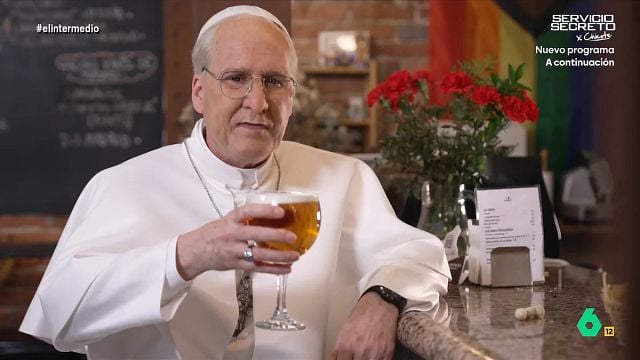 La parodia viral de Joaquín Reyes en 'El Intermedio': Se mete en la piel del papa León XIV para lanzar dardos a los políticos noticias imagen