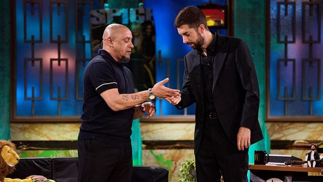 Roberto Carlos sorprende a David Broncano al contar en 'La Revuelta' que tiene 11 hijos de 7 mujeres diferentes noticias imagen