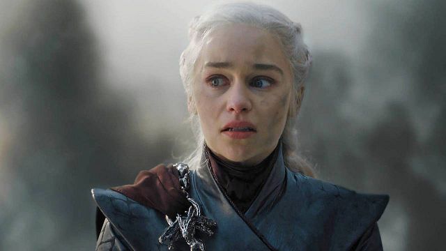 Emilia Clarke confiesa que se sintió presionada para rodar escenas de desnudo en 'Juego de Tronos' noticias imagen