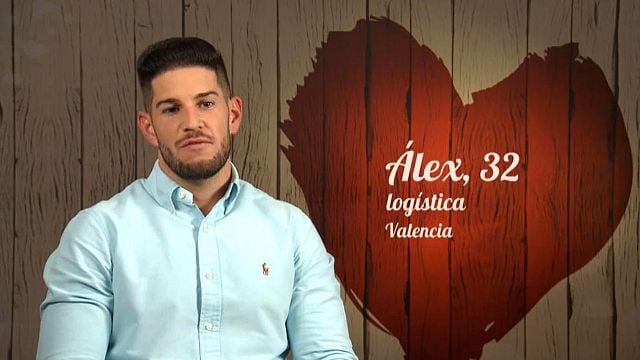 "Me gusta ir a Mercadona o a El Corte Inglés a ligar": Álex, el Spider-Man de 'First Dates' que busca a su Mary Jane noticias imagen