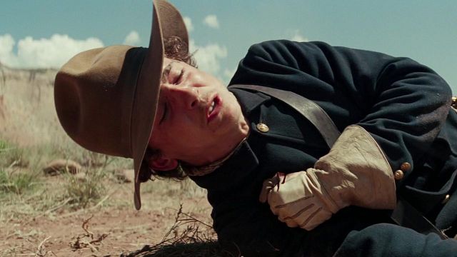 "Ese olor entraba todos los días": Timothée Chalamet trabajó con un actor que "no se lavaba" y no da nombres, pero solo pueden ser dos noticias imagen