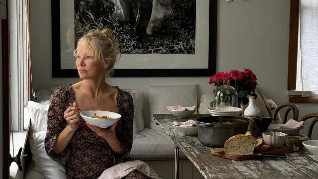 "Vamos 66, ¡joder!": Jamie Lee Curtis y Pamela Anderson tumban los cánones de Hollywood con su movimiento sin maquillaje noticias imagen