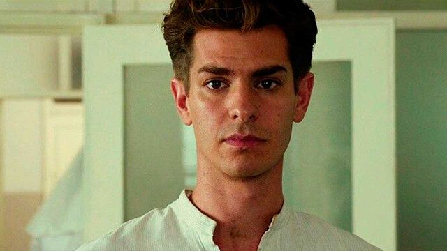 "Ha hecho un trabajo magnífico, merece hacer películas": Andrew Garfield defiende a este famoso y controvertido director noticias imagen