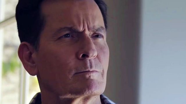 "Todo fue horriblemente": cómo Charlie Sheen perdió alrededor de 40 millones de dólares