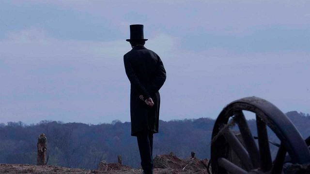 "No podíamos tener ni un vaso de cartón": este actor se metió tanto en el personaje que obligó al mismísimo Spielberg a vivir en el Siglo XIX noticias imagen